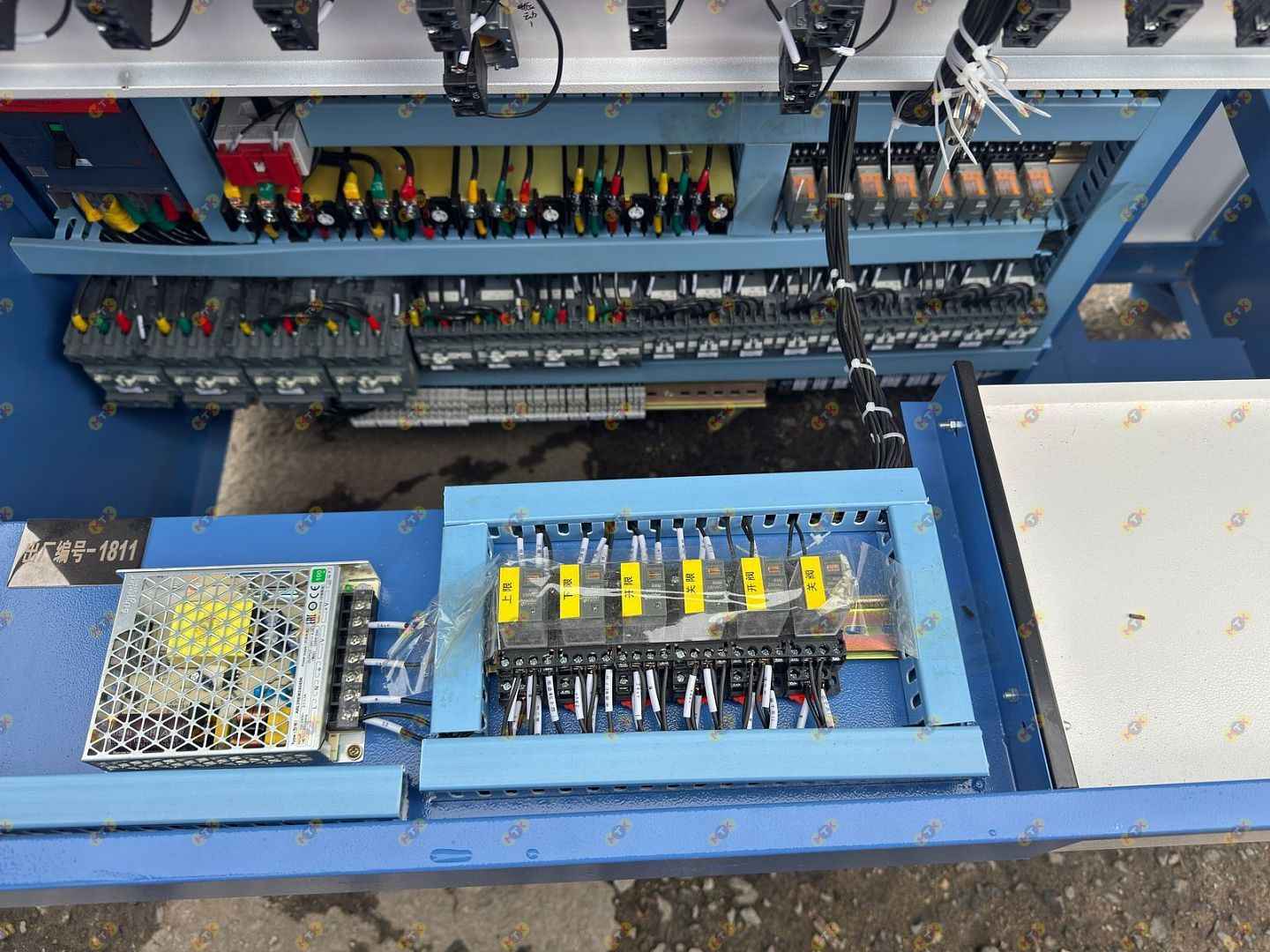 Двухвальный бетоносмеситель JS 1000 со скипом 37