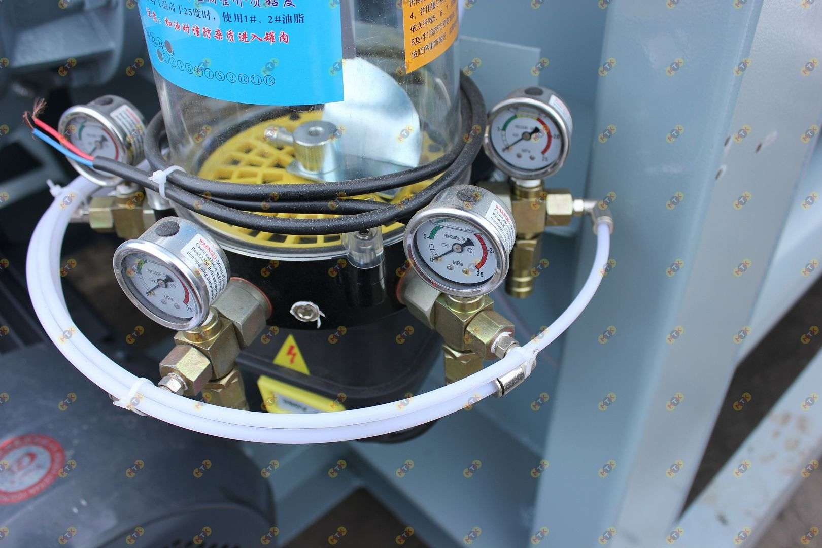 Двухвальный бетоносмеситель JS 1000 со скипом 15