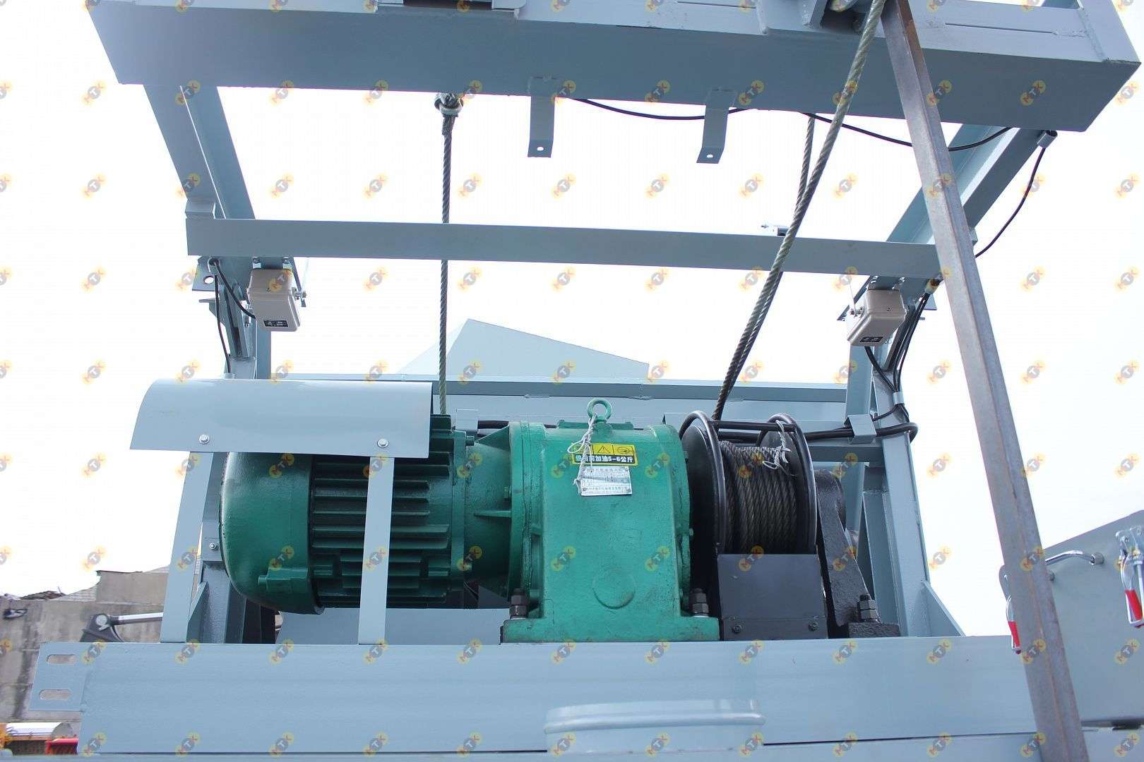 Двухвальный бетоносмеситель JS 1000 со скипом 10