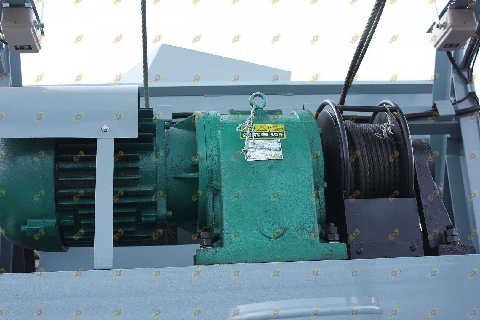 Двухвальный бетоносмеситель JS 1000 со скипом 11