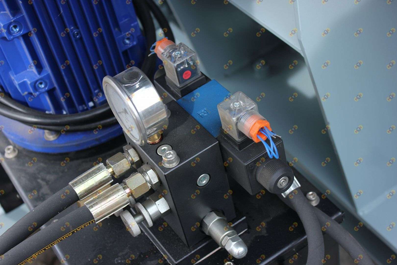 Двухвальный бетоносмеситель JS 1000 со скипом 5