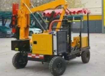 Машина для забивки столбов ограждения