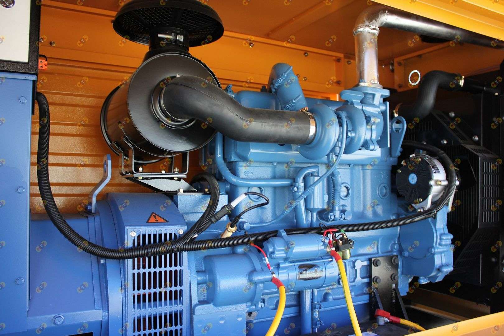 Дизельный генератор Yuchai 50 кВт в кожухе с AVR 3