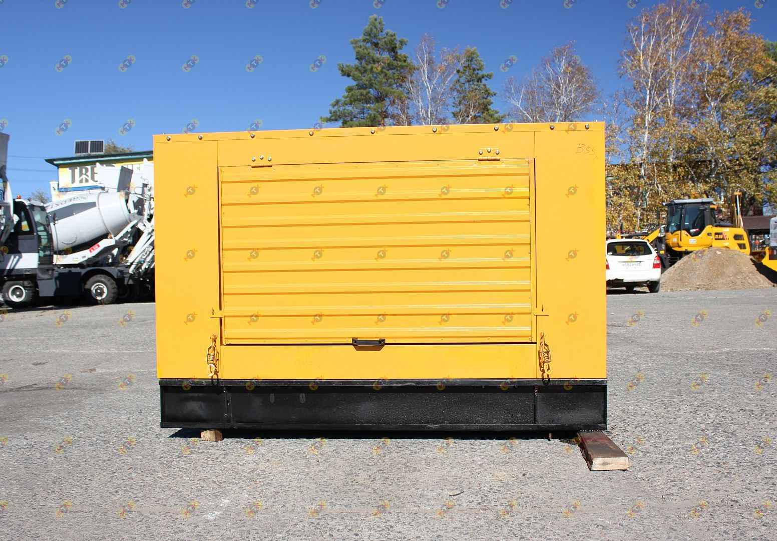 Дизельный генератор Yuchai 50 кВт в кожухе с AVR 14