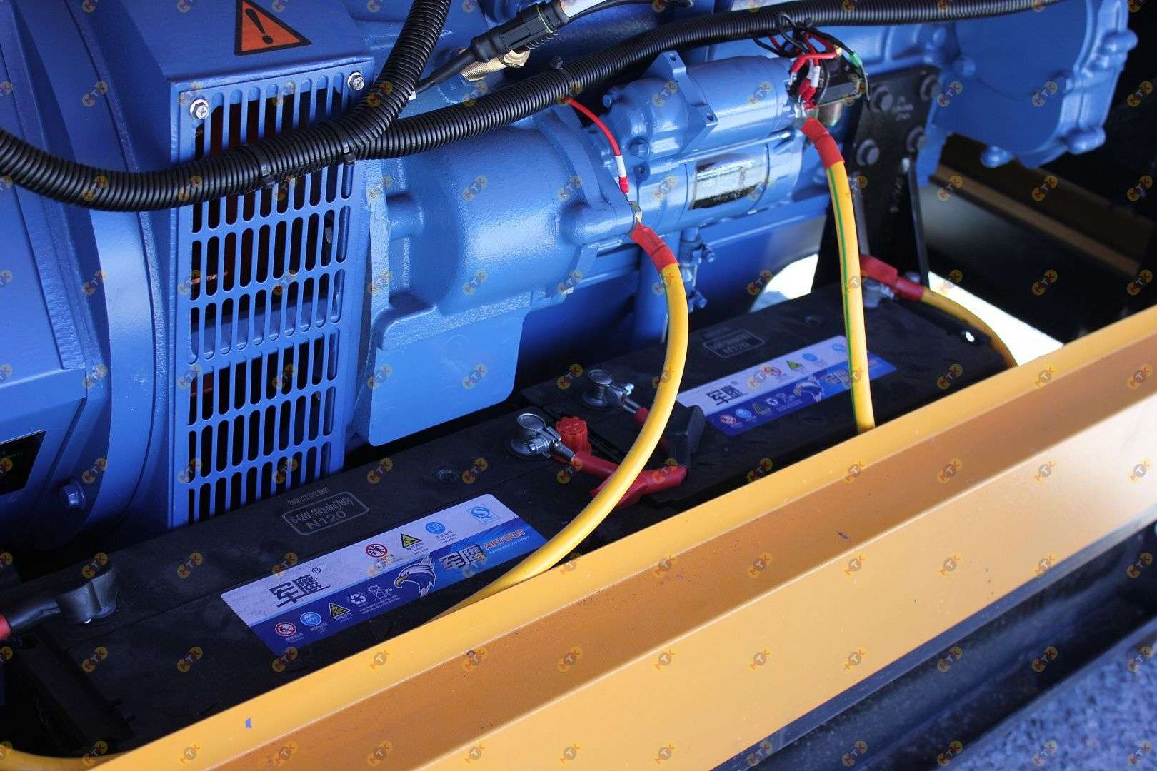 Дизельный генератор Yuchai 50 кВт в кожухе с AVR 18