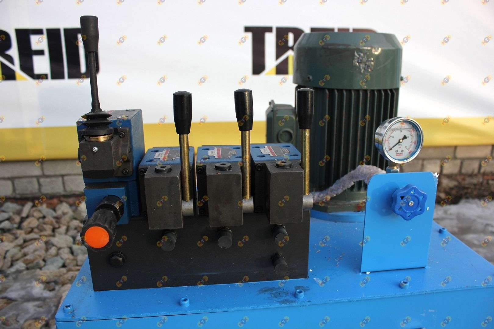 Конусная дробилка PYB 900 8