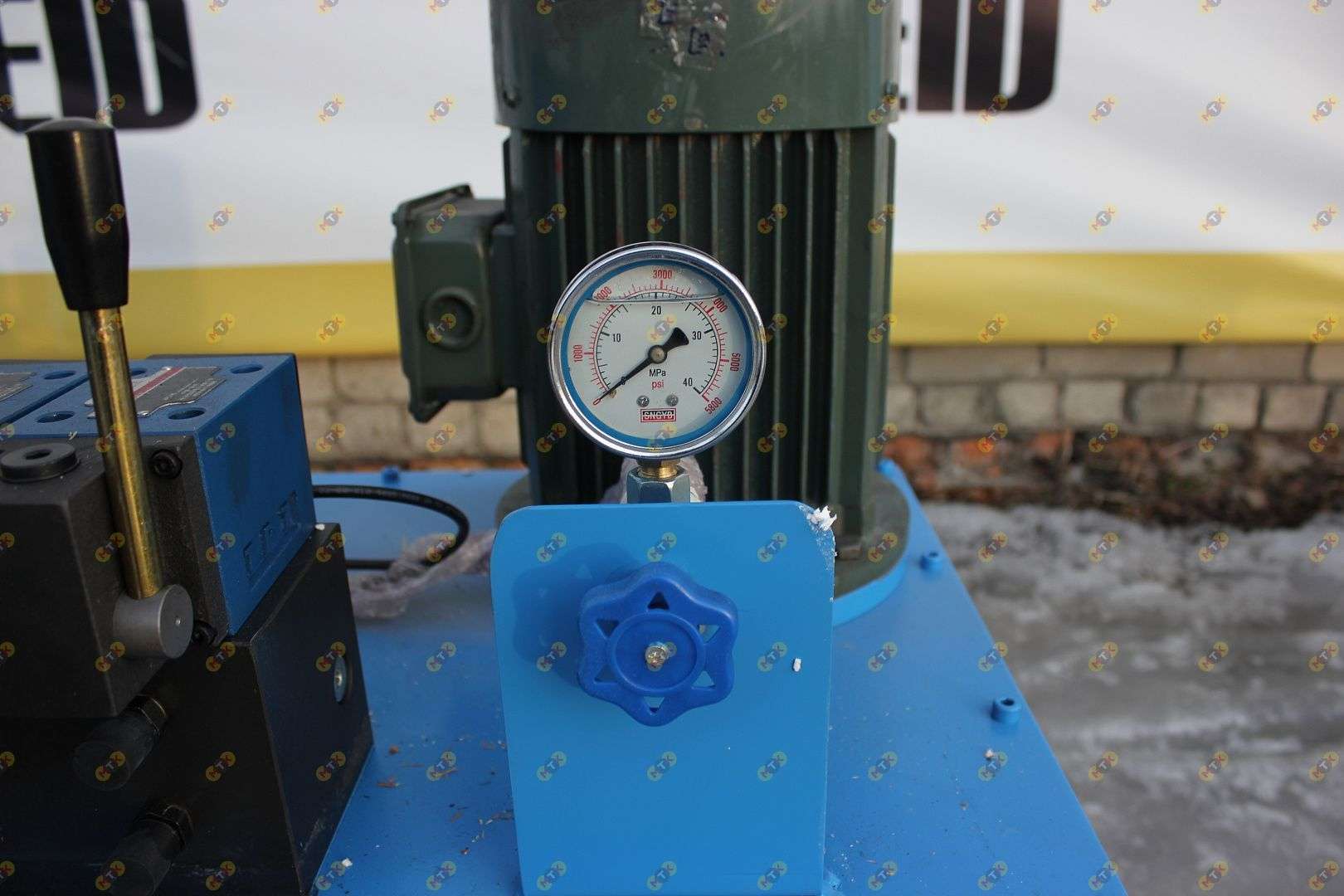 Конусная дробилка PYB 900 7