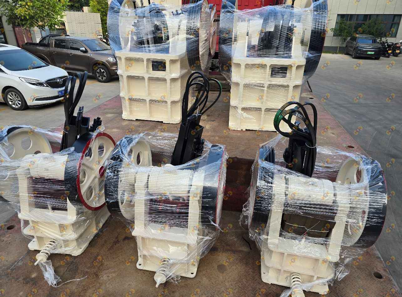 Щековая дробилка PE150x250 литейный тип 2