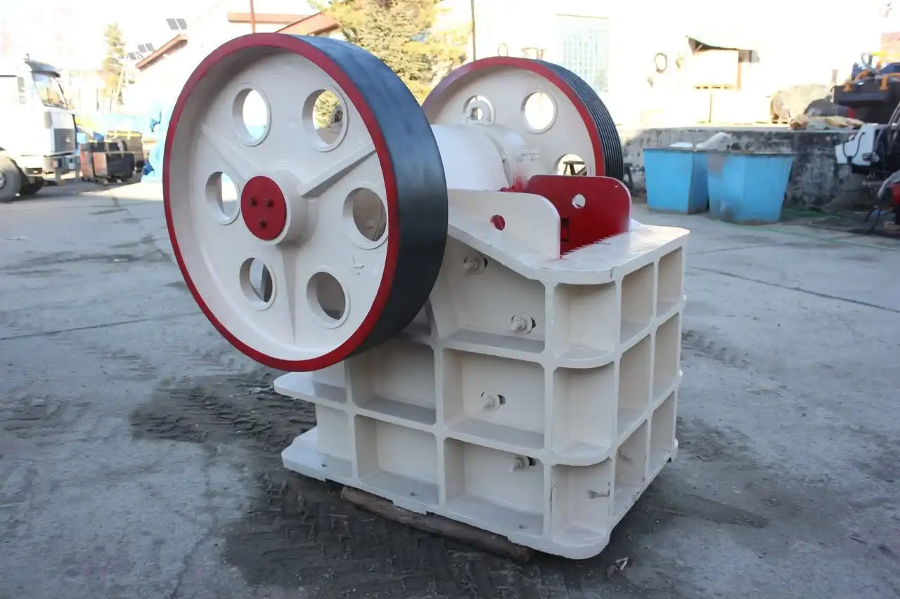 Щековая дробилка PE400x600 2