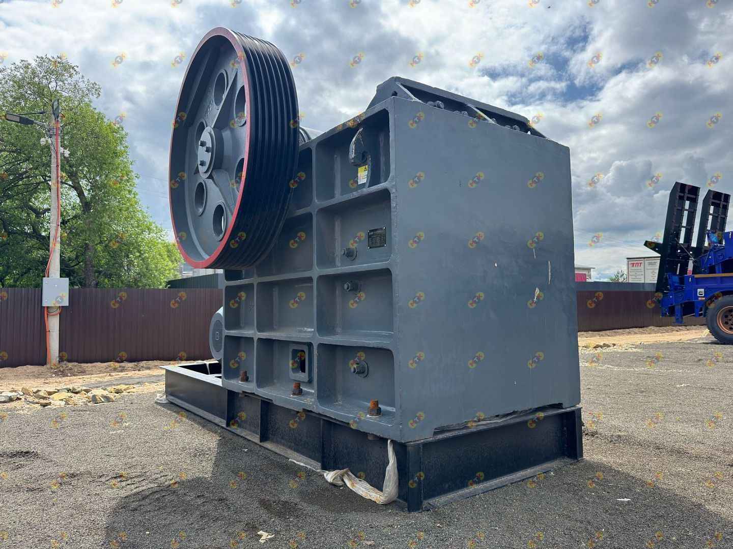 Щековая дробилка PE600x900 FREEMAN (на раме) 6