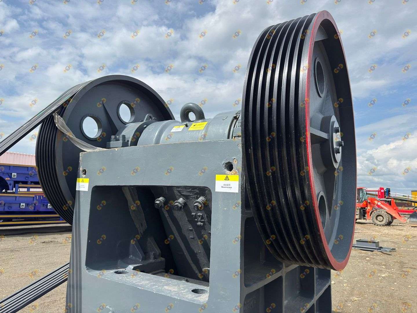 Щековая дробилка PE600x900 FREEMAN (на раме) 11