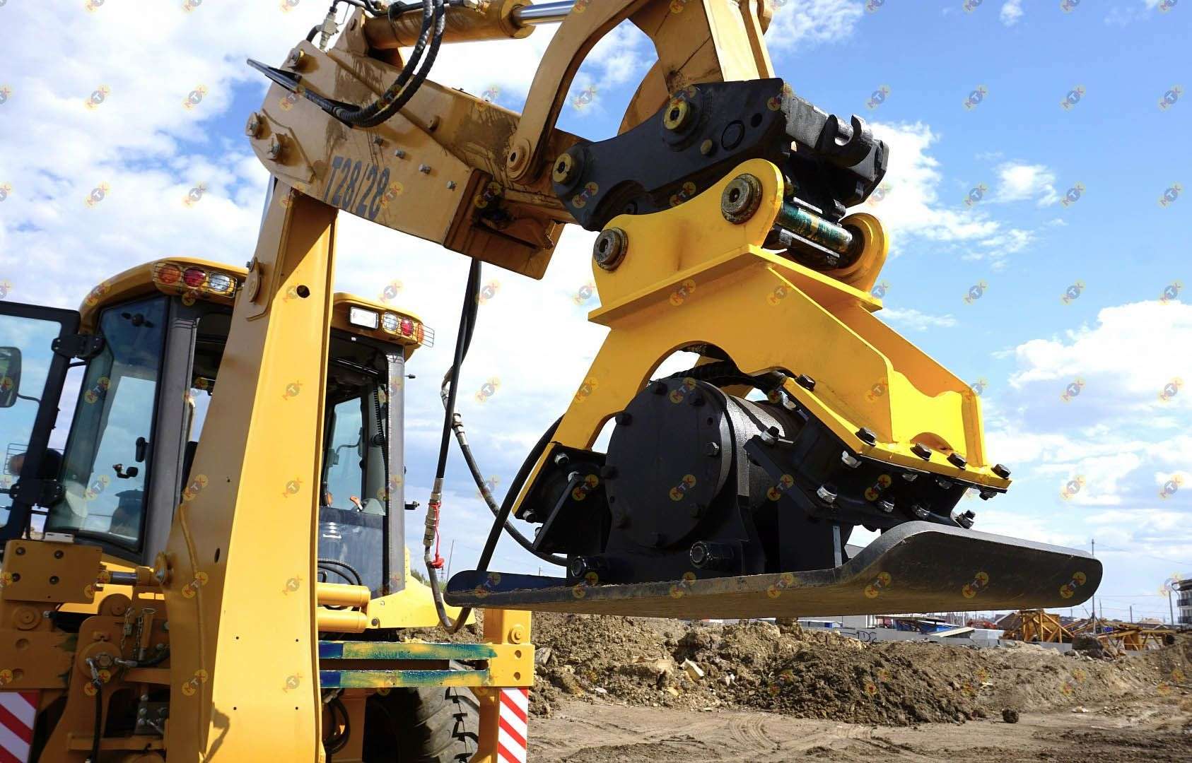 Виброплита для экскаватора 3