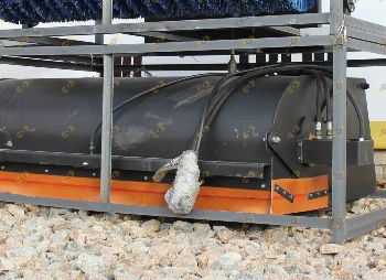 Щетка дорожная с бункером и автополивом