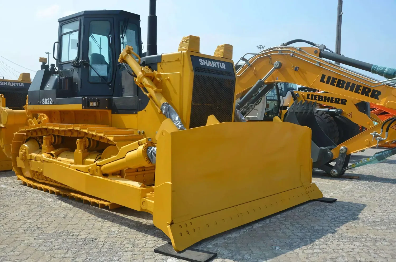 БУЛЬДОЗЕР SHANTUI SD22 — фото