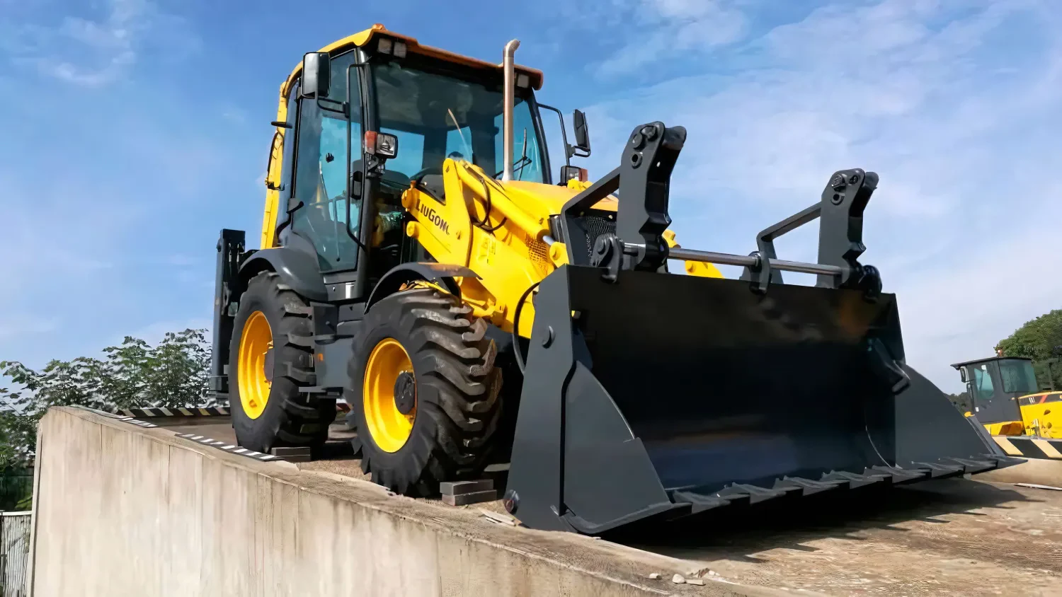 Экскaватор-погрузчик LiuGong777A-S — фото