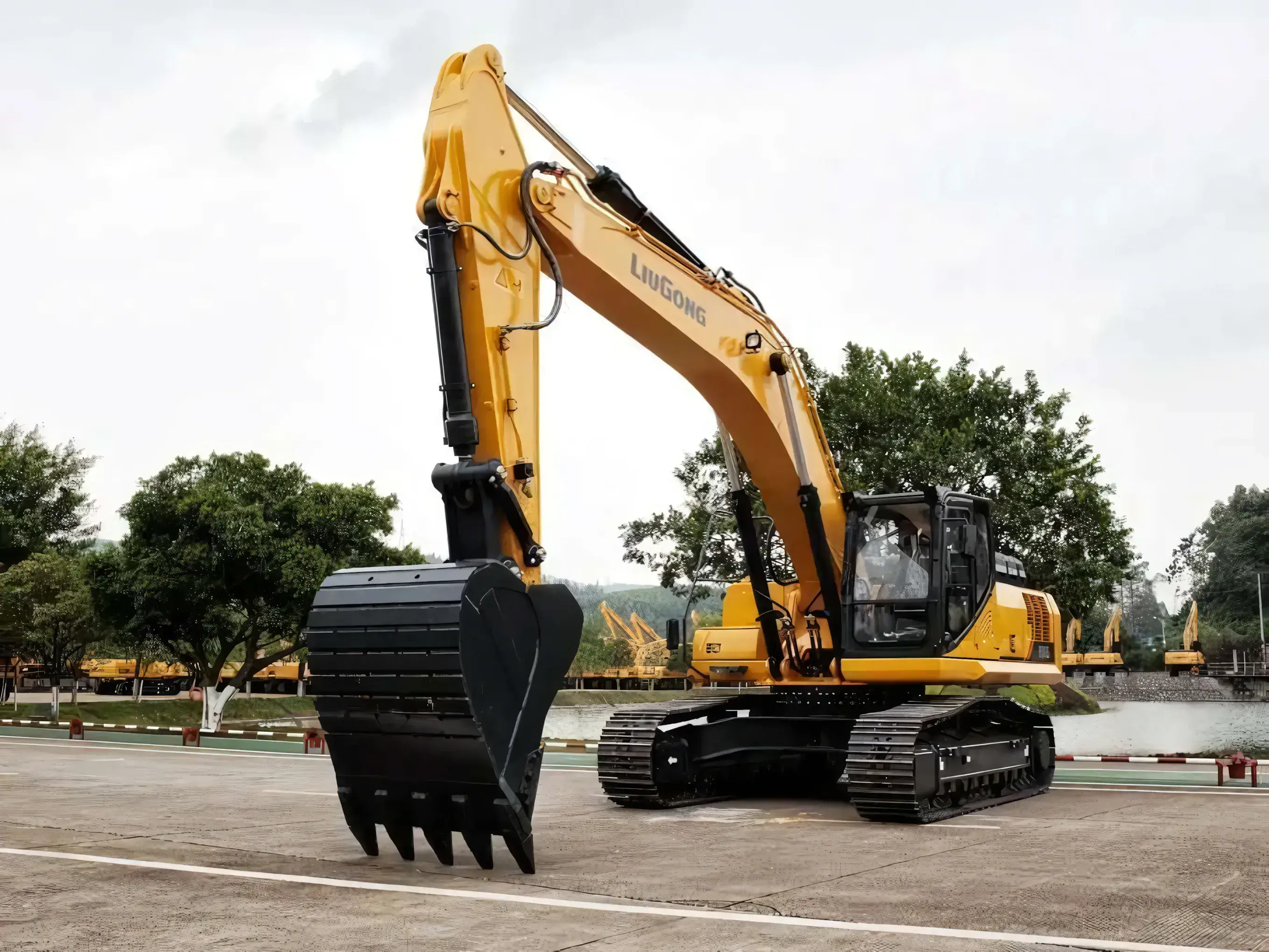 Гусеничный экскаватор LiuGong CLG933Е — фото