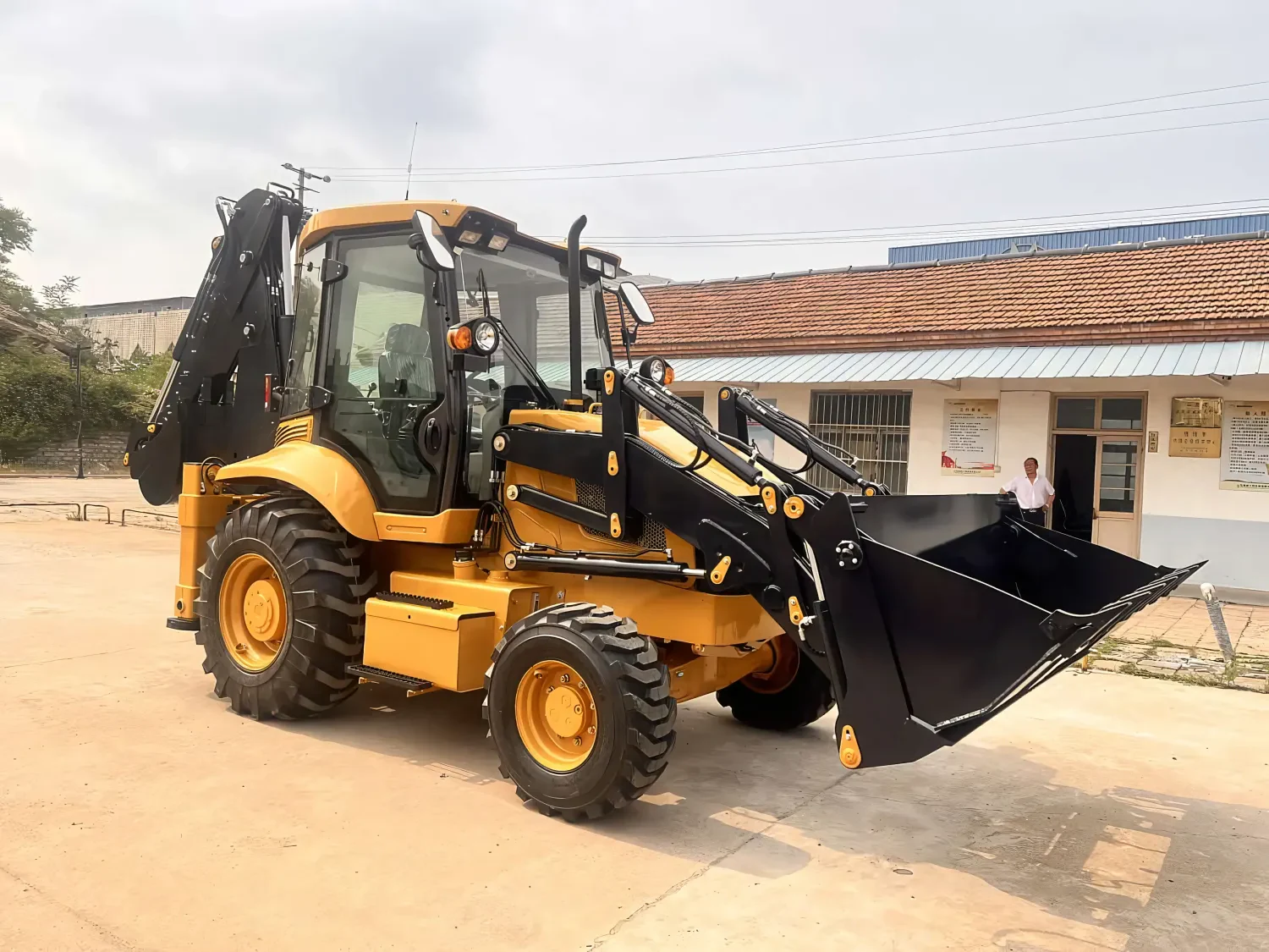 Колесный экскаватор-погрузчик MTK 3CX — фото