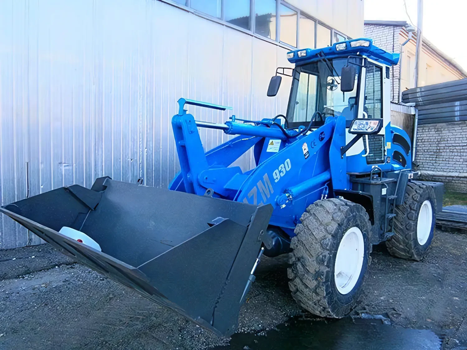Фронтальный погрузчик HZM 930 — фото
