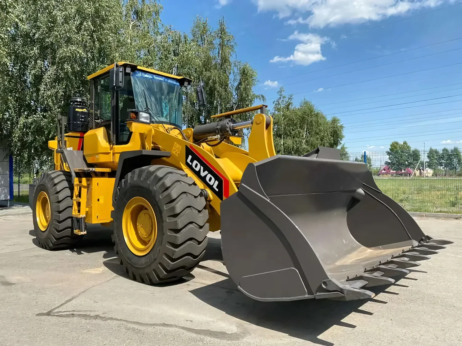 Фронтальный погрузчик Lovol FL956H — фото