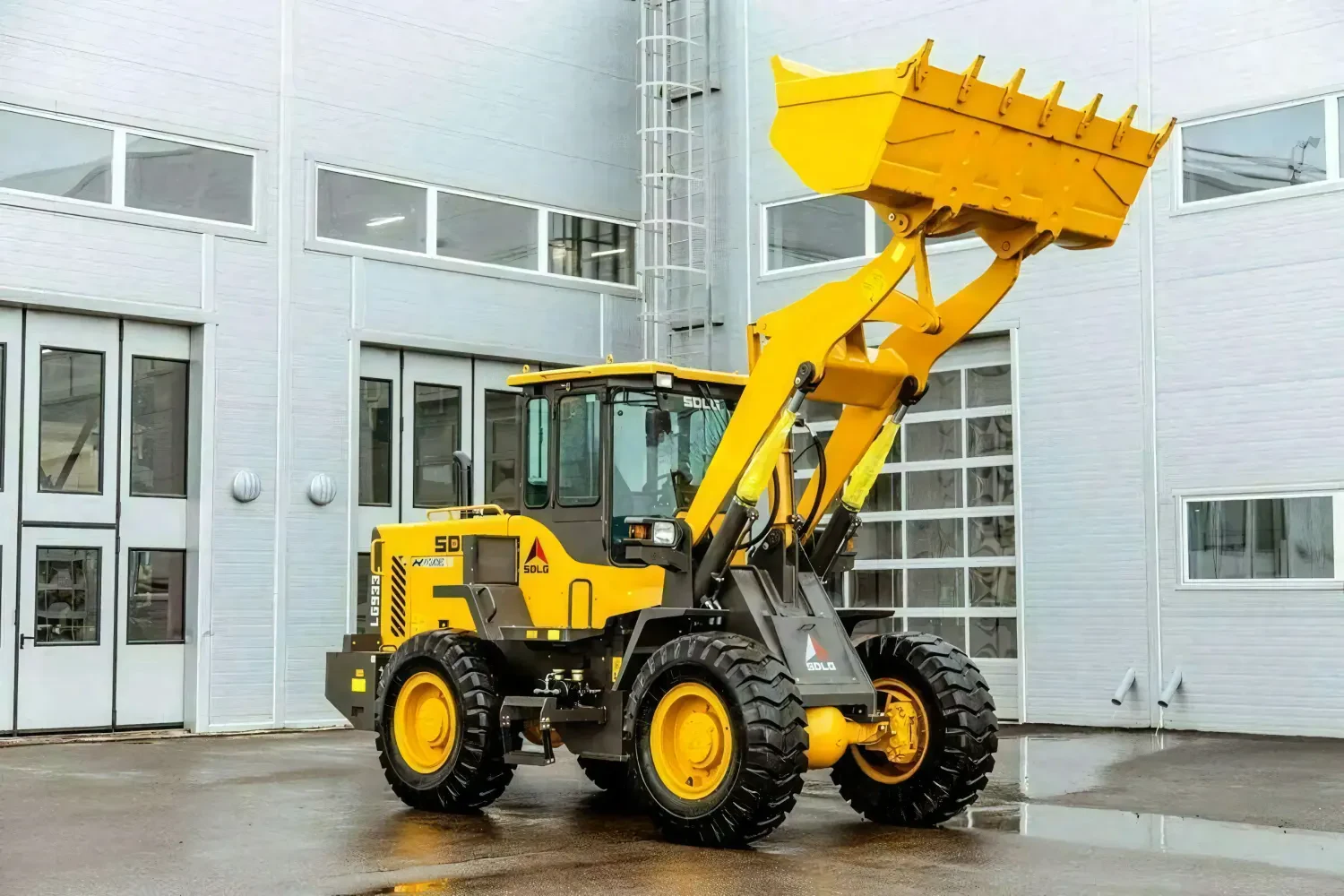 Фронтальный погрузчик SDLG 933L — фото