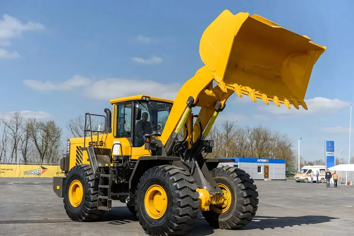 Фронтальный погрузчик SDLG 936L — фото