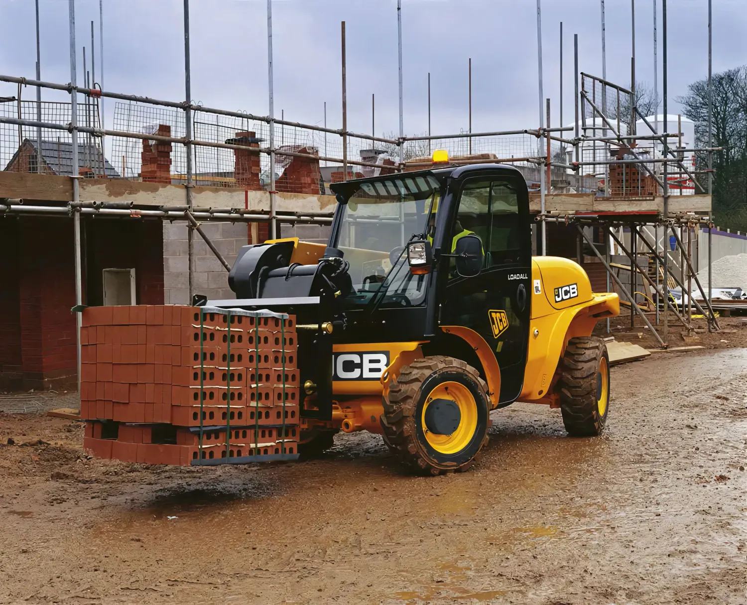 Телескопический погрузчик JCB 520-40 — фото