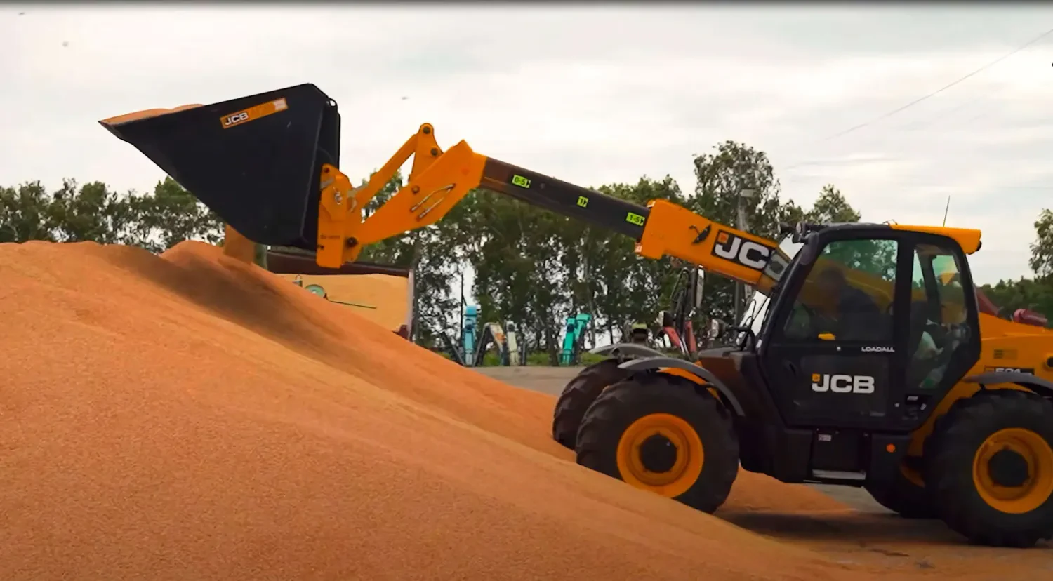 Телескопический погрузчик JCB 531-70AG — фото