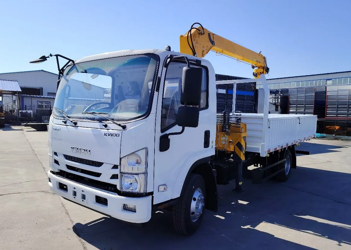 Бортовой грузовик ISUZU ELF 4x2 КМУ XCMG SQS68-3 3 т — фото