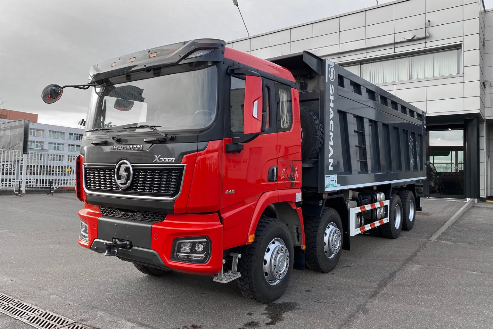 Самосвал SHACMAN X3000 SX33186W366C — фото