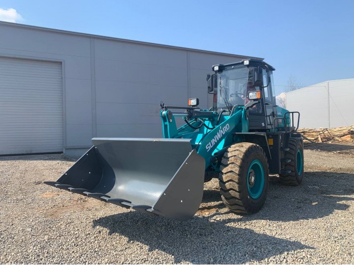 Фронтальный погрузчик SUNWARD SL31W — фото