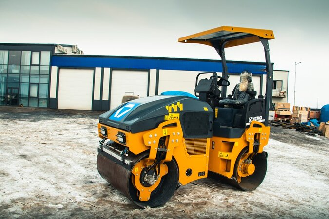 Вибрационный каток XCMG XMR303 — фото