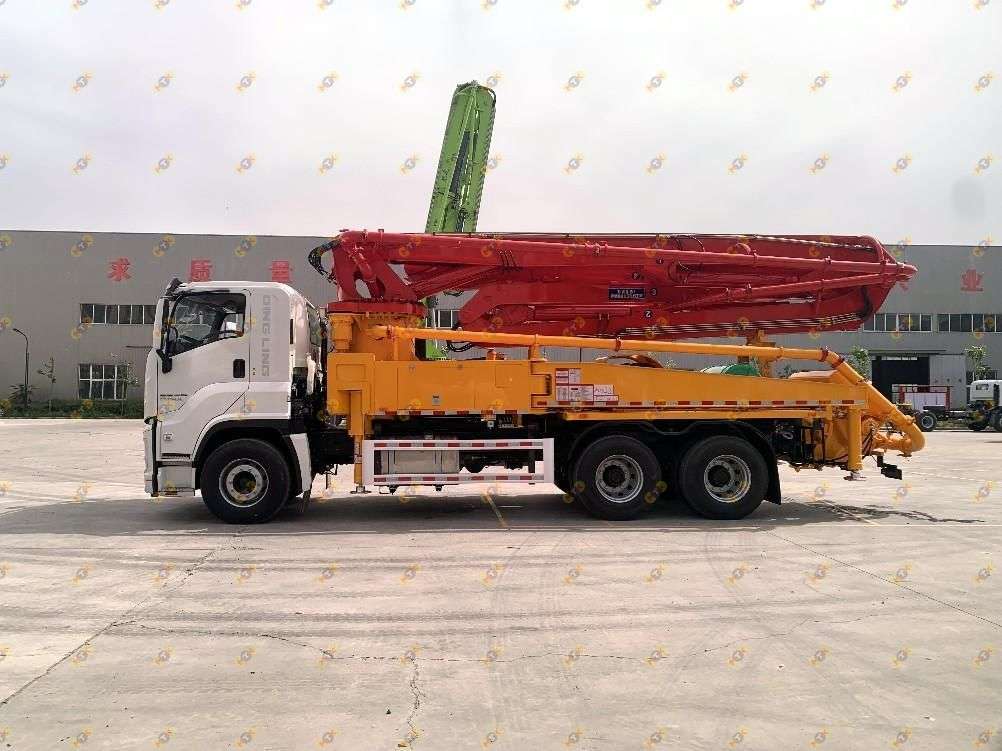 Автобетононасос  6х4 GIGA 37m