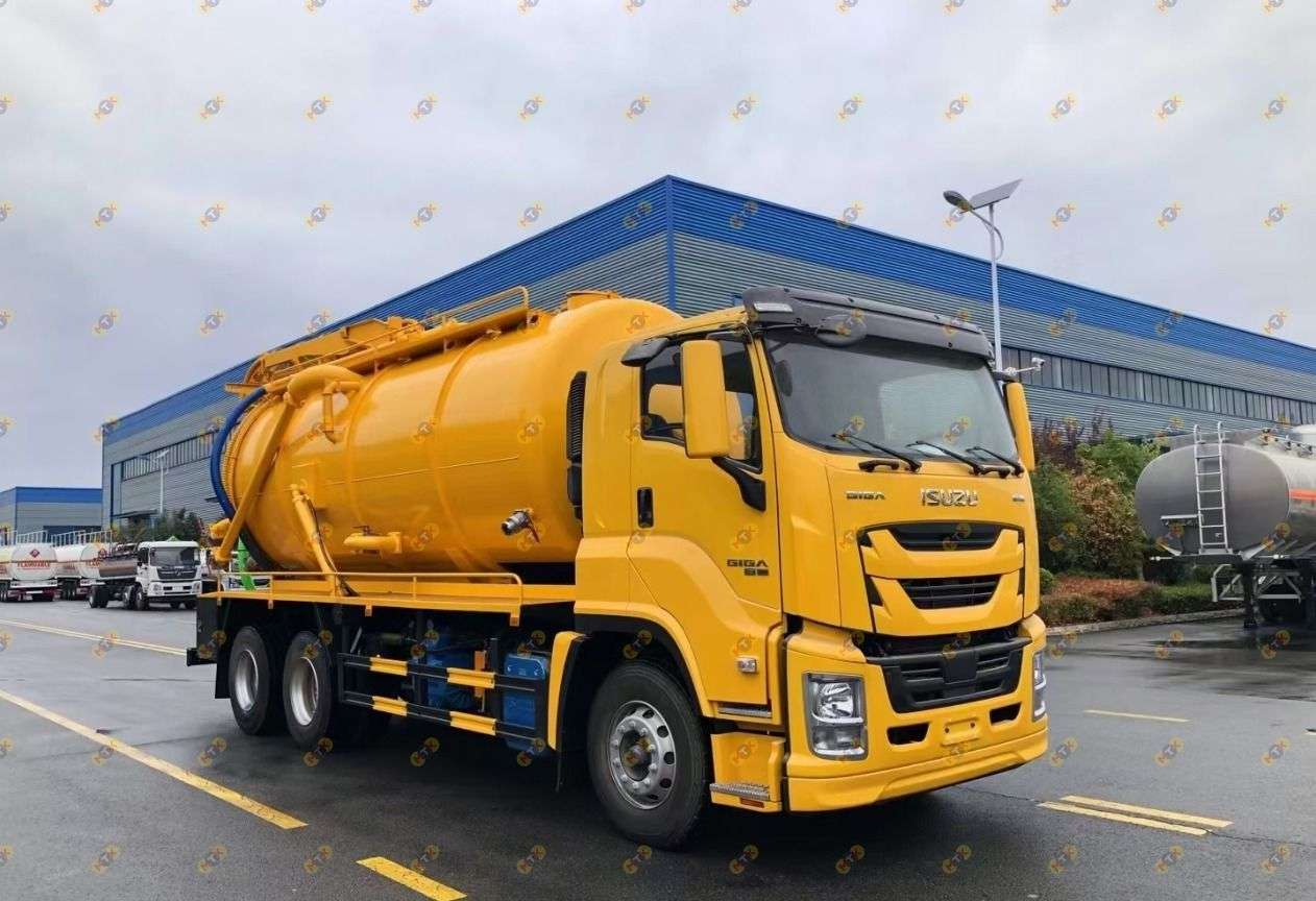 Ассенизационная вакуумная машина ISUZU  VC66