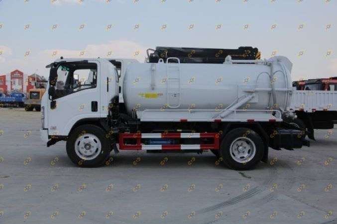 Ассенизационная вакуумная машина ISUZU объёмом 3 м³