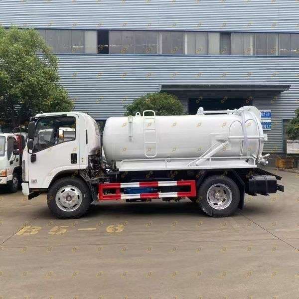 Ассенизационная вакуумная машина ISUZU 5 м³
