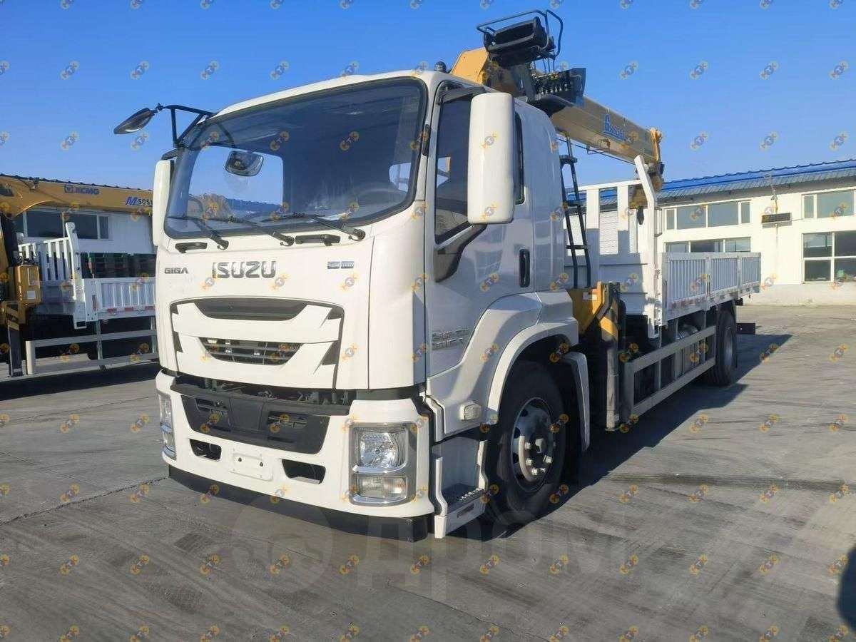 ISUZU GIGA 4x2, КМУ XCMG 10 тонн