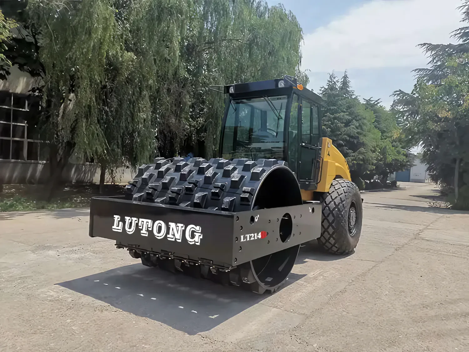 Каток однобарабанный Lutong LT214B