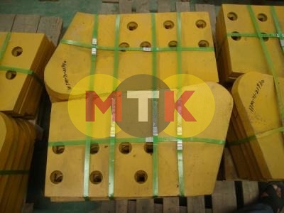 17M-71-21940 нож боковой, правый, KOMATSU D275, KOMATSU