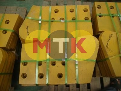 17M-71-21930 нож боковой, левый, KOMATSU D275, KOMATSU