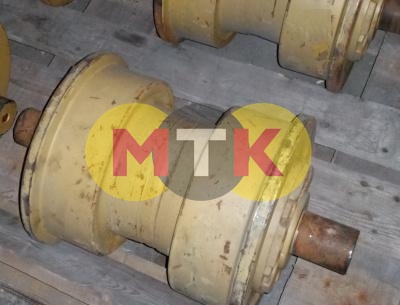 17M-30-01322 каток опорный KOMATSU D275, KOMATSU